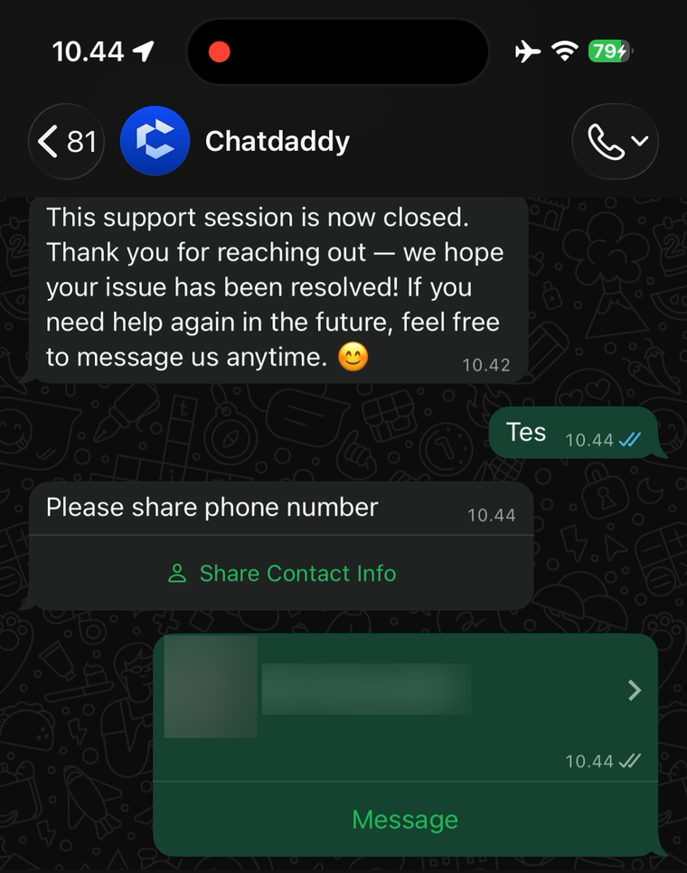 The shared contact appears in the conversation, delivered and ticked.